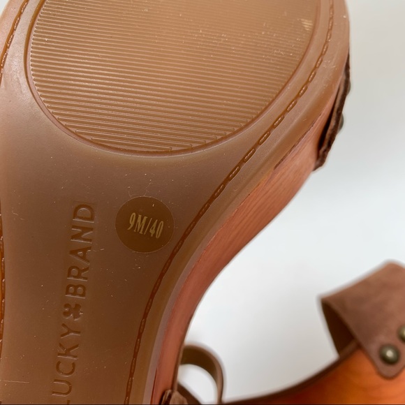 Luck Brand LK-Trisa Heeled Sandals Size 9/40 Leather Upper Brown Wooden Heel - Picture 12 of 12